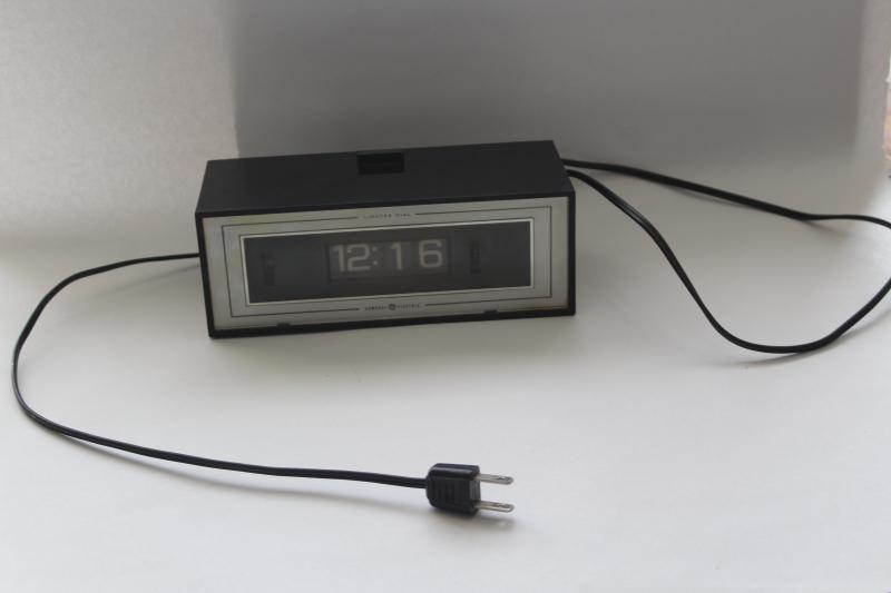 photo of working vintage GE electric flip digit alarm clock lighted dial numbers #3