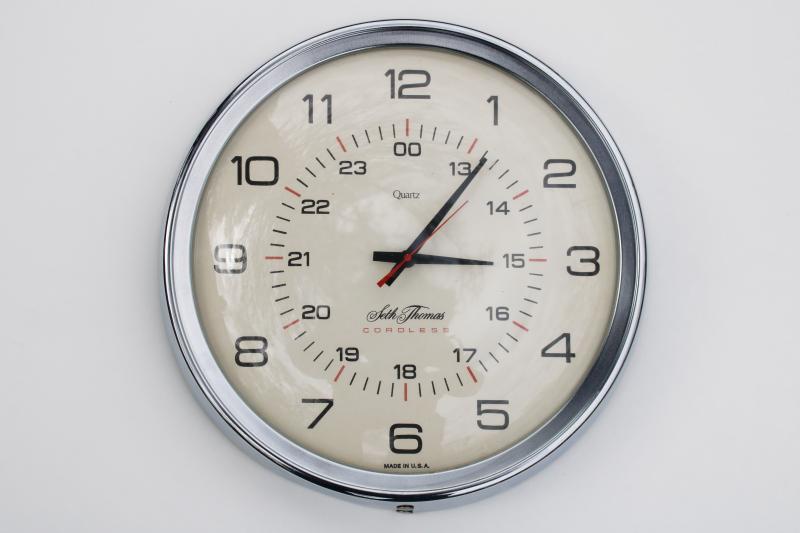 photo of working vintage industrial wall clock, Seth Thomas Quartz Manager retro chrome clock, made in USA #3