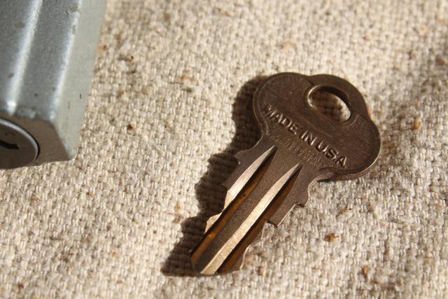 photo of working vintage padlock, Chicago Lock steel w/ original brass key #5