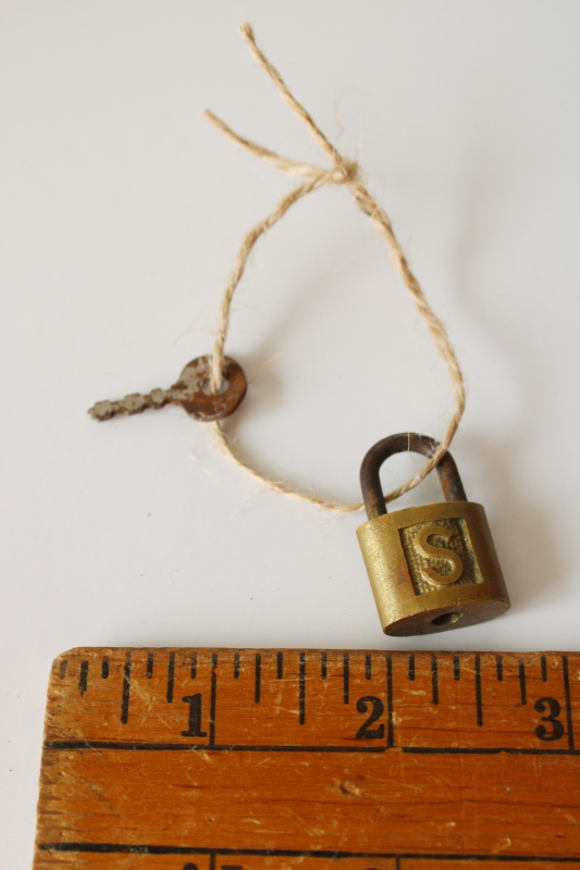 photo of worn old miniature brass padlock w/ working tiny steel key, diary lock or lock for jewelry box  #1