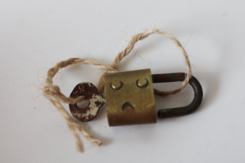 photo of worn old miniature brass padlock w/ working tiny steel key, diary lock or lock for jewelry box  #3