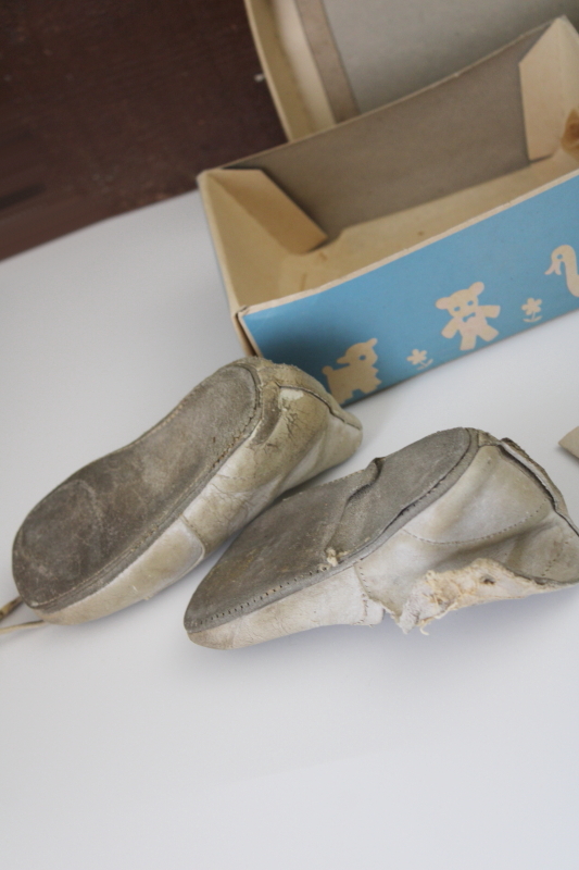 photo of worn white leather infant baby shoes w/ print shoeboxes & gift cards 1940s vintage #4