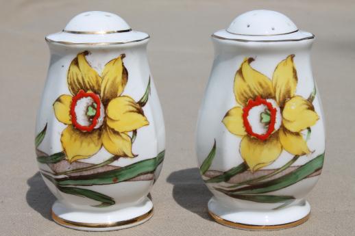 photo of yellow daffodils S&P set, vintage English bone china salt & pepper shakers #1